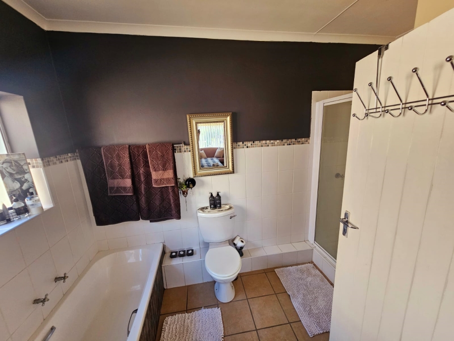 To Let 3 Bedroom Property for Rent in Stilbaai Wes Western Cape